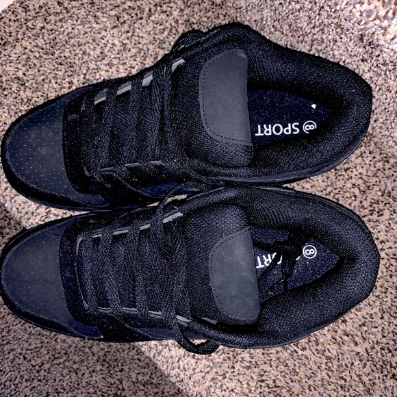 Jet black men’s kicks - Picture 1 of 2